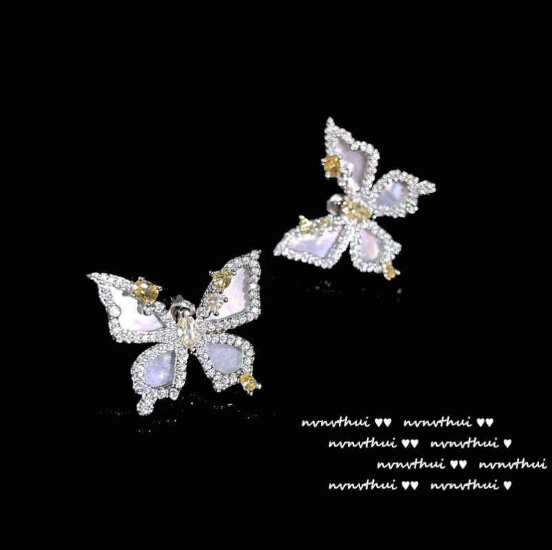 151Y Cinderella Shell Butterfly Zircon Earrings